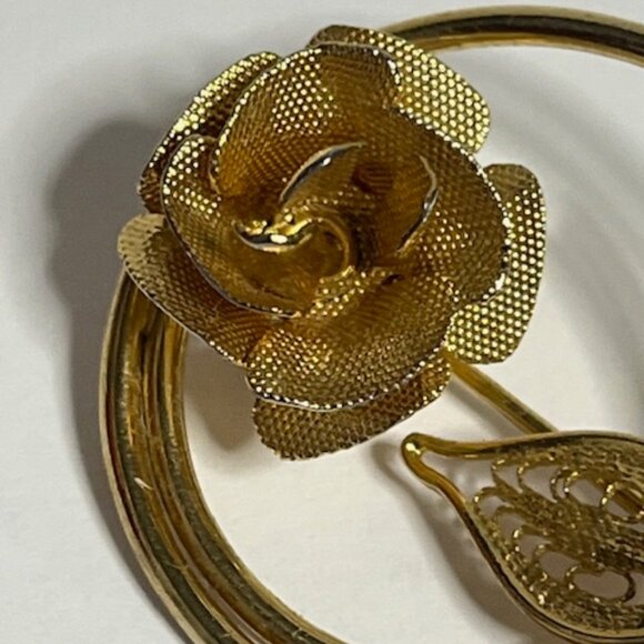 VTG Sarah Coventry "Promise" Gold Tone Circle Brooch Textured Mesh Rose 1.25" - Picture 3 of 13